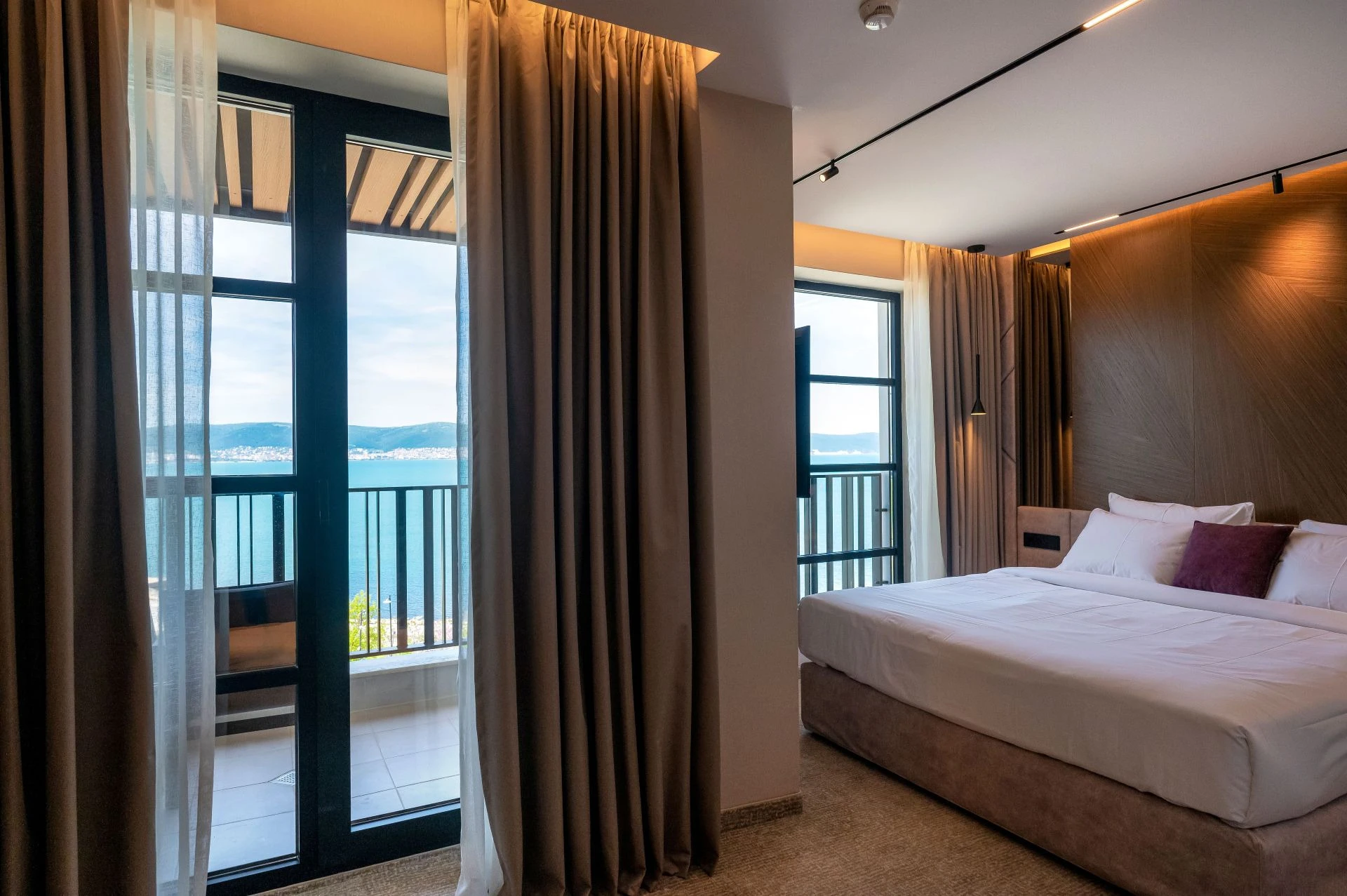 Superior Park View Room